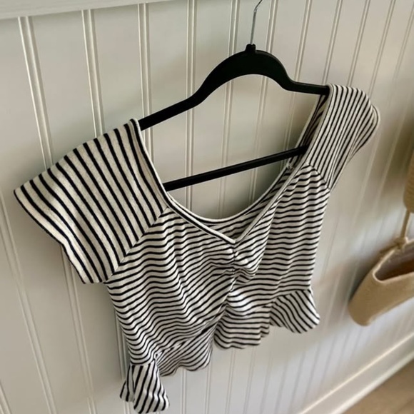 American Eagle Crop Top - Picture 3 of 3